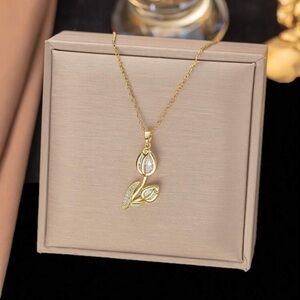 Veloura Gold Leaf Crystal Pendant Necklace | Minimalist Elegant Jewelry